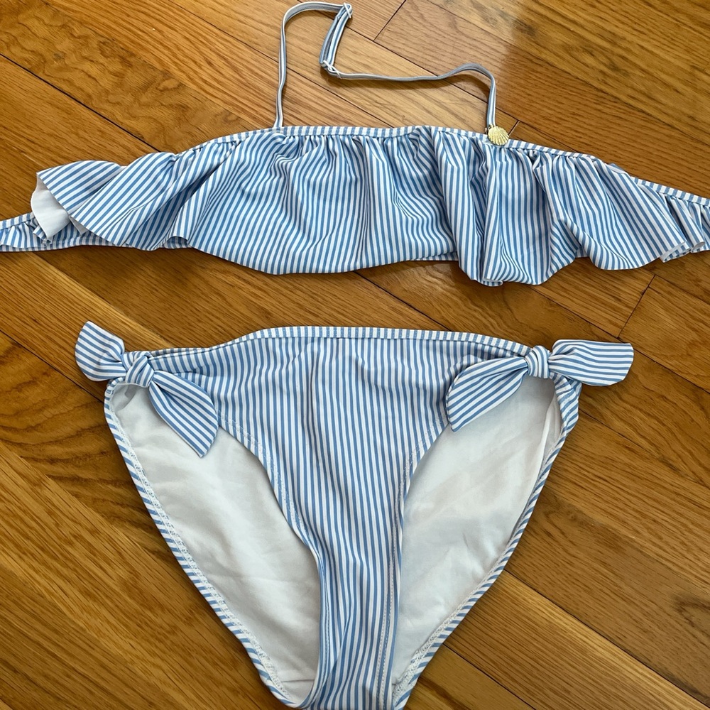 H&M bikini top AND bottom for sale together $11! If wanted separate message me!